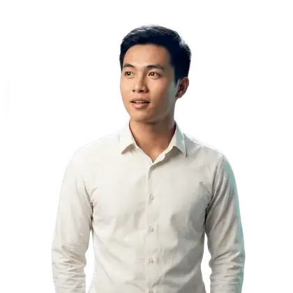 Một người trẻ mặc sơ mi, nhìn về phía trái, vẻ mặt đang suy nghĩ